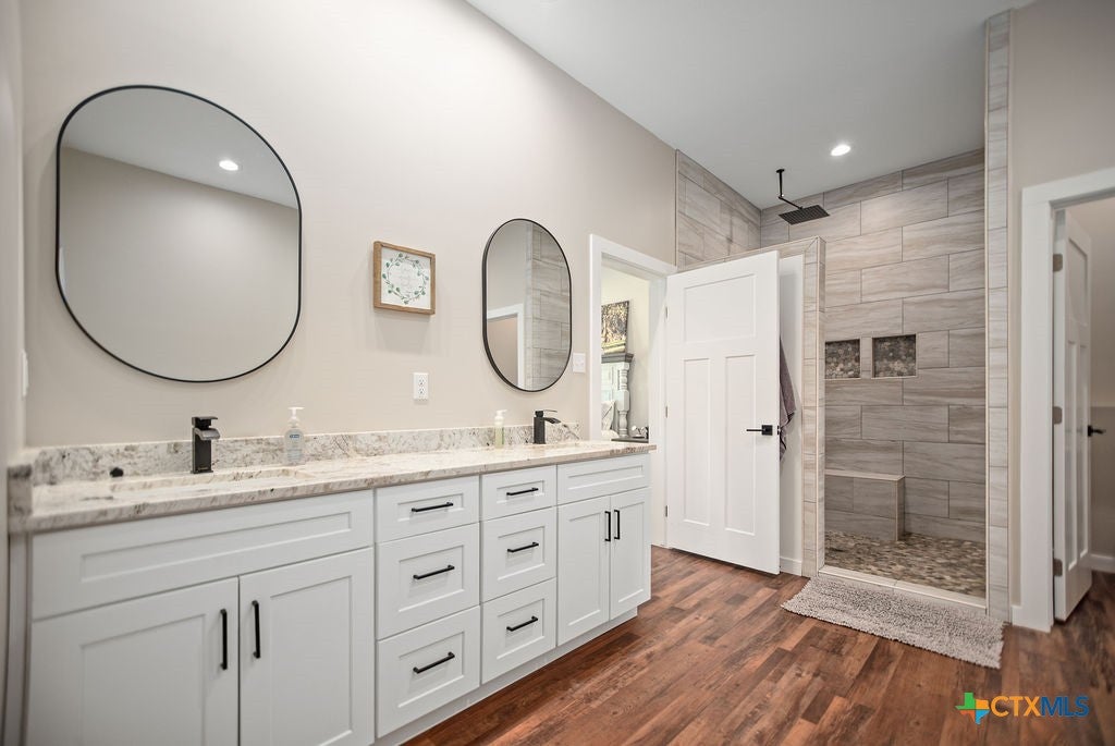 Port Lavaca, Texas, 77979, United States, 4 Bedrooms Bedrooms, ,3 BathroomsBathrooms,Residential,Active,1946527