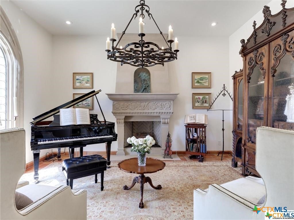Victoria, Texas, 77904, United States, 5 Bedrooms Bedrooms, ,8 BathroomsBathrooms,Residential,Active,1912815
