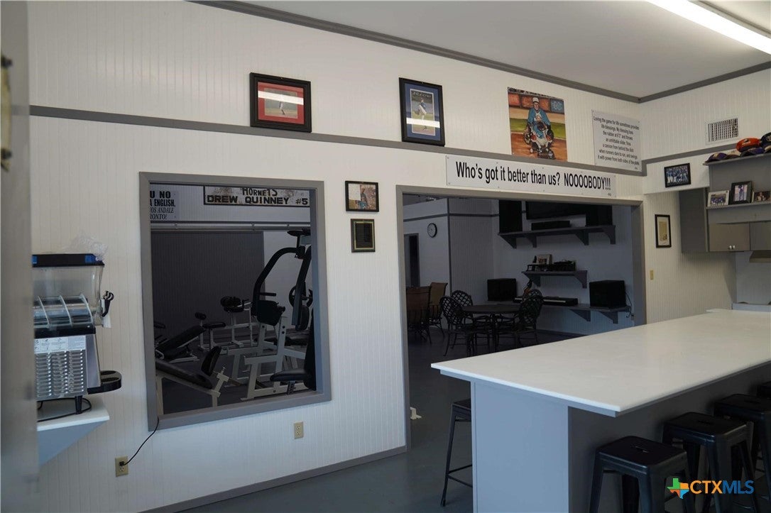 Sheridan, Texas, 77475, United States, 8 Bedrooms Bedrooms, ,5 BathroomsBathrooms,Residential,Active,1960171