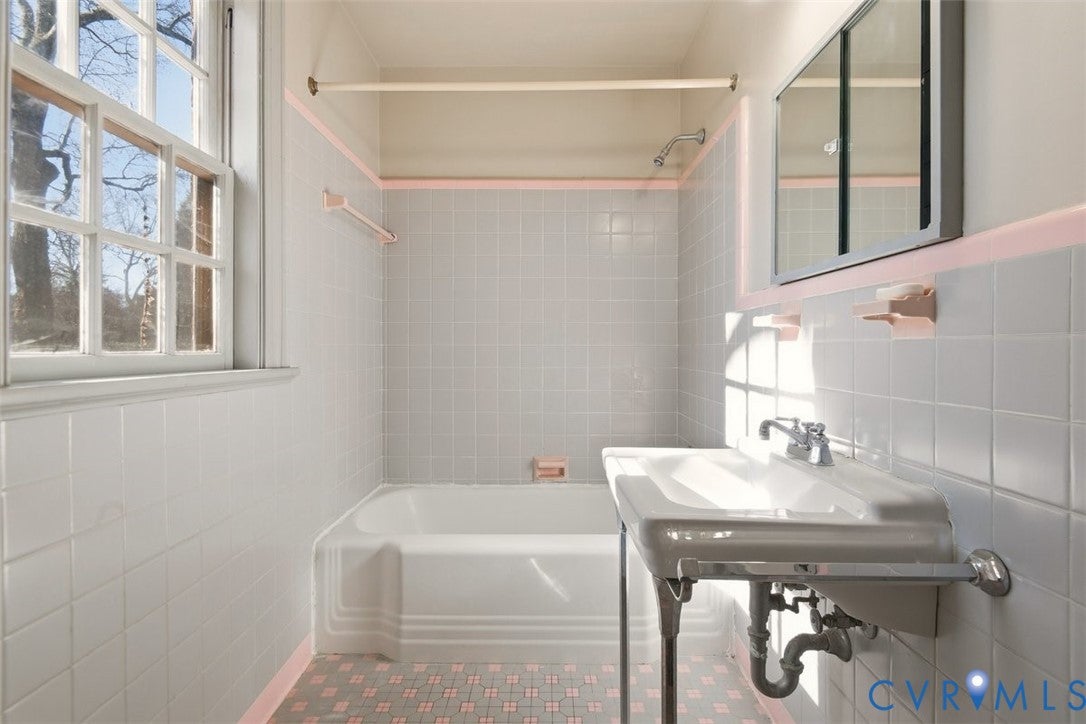 Richmond, Virginia, 23221, United States, 4 Bedrooms Bedrooms, ,4 BathroomsBathrooms,Residential,Active,2002350