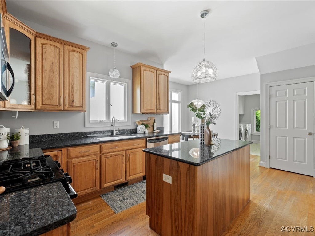 Richmond, Virginia, 23221, United States, 4 Bedrooms Bedrooms, ,5 BathroomsBathrooms,Residential,Active,1900165