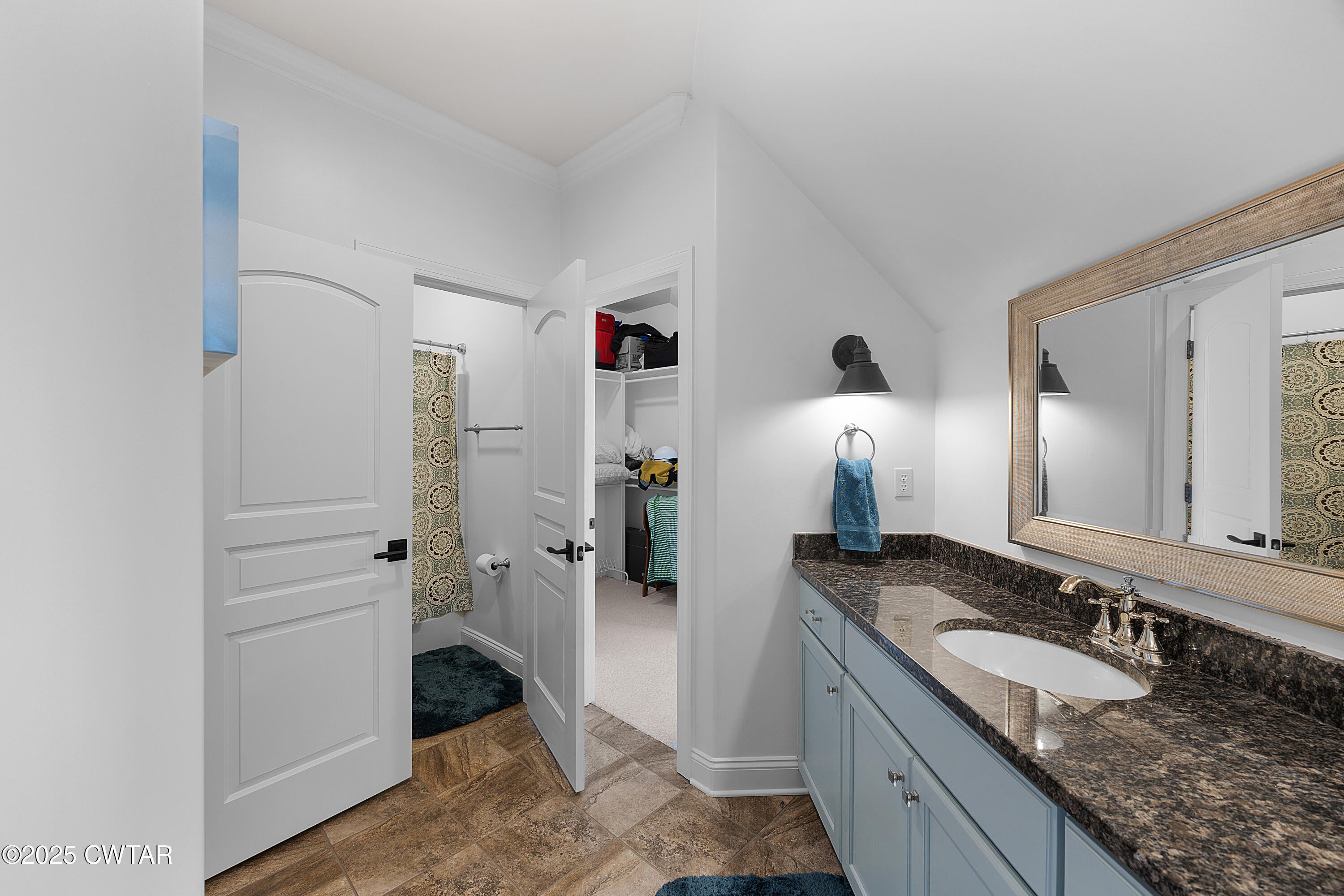 Jackson, Tennessee, 38305, United States, 5 Bedrooms Bedrooms, ,6 BathroomsBathrooms,Residential,Active,1933718