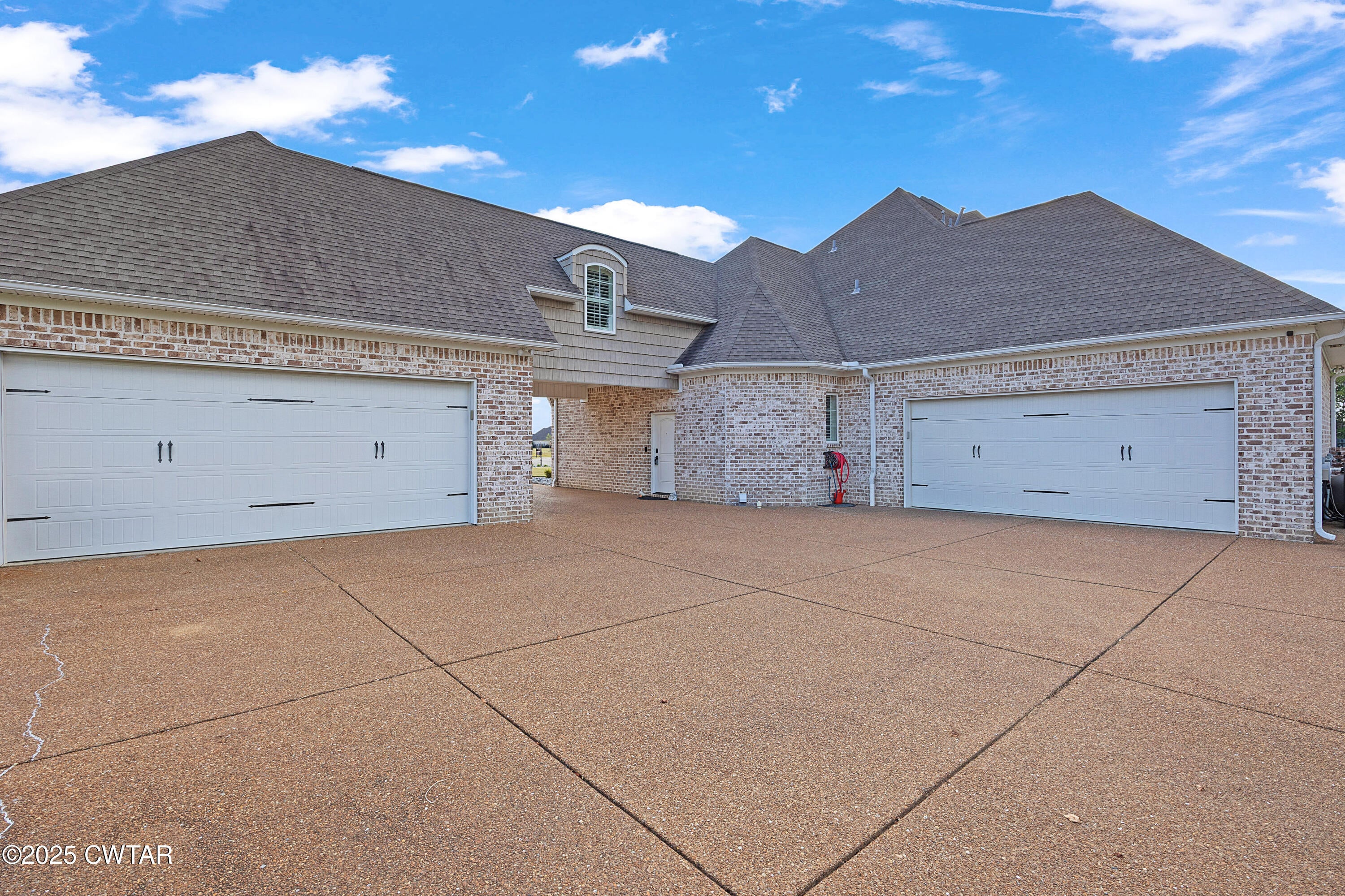 Jackson, Tennessee, 38305, United States, 5 Bedrooms Bedrooms, ,6 BathroomsBathrooms,Residential,Active,1933718