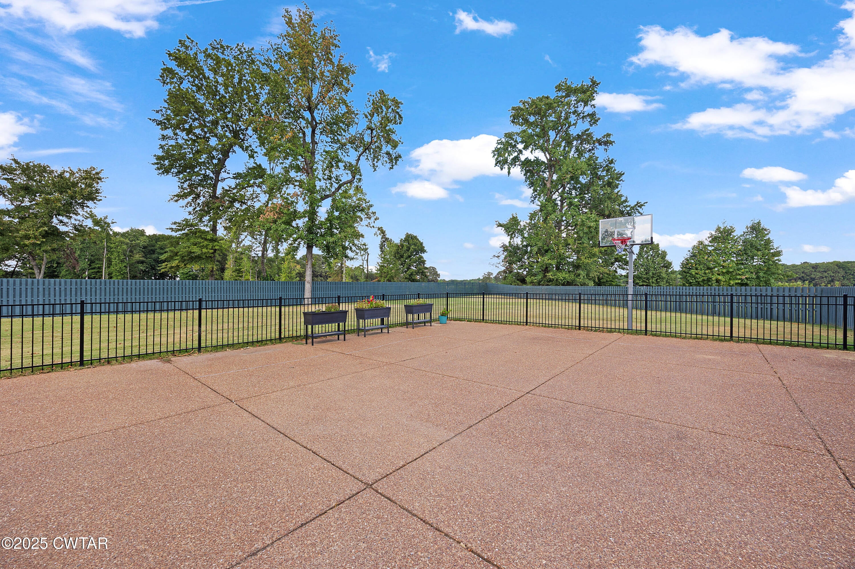 Jackson, Tennessee, 38305, United States, 5 Bedrooms Bedrooms, ,6 BathroomsBathrooms,Residential,Active,1933718