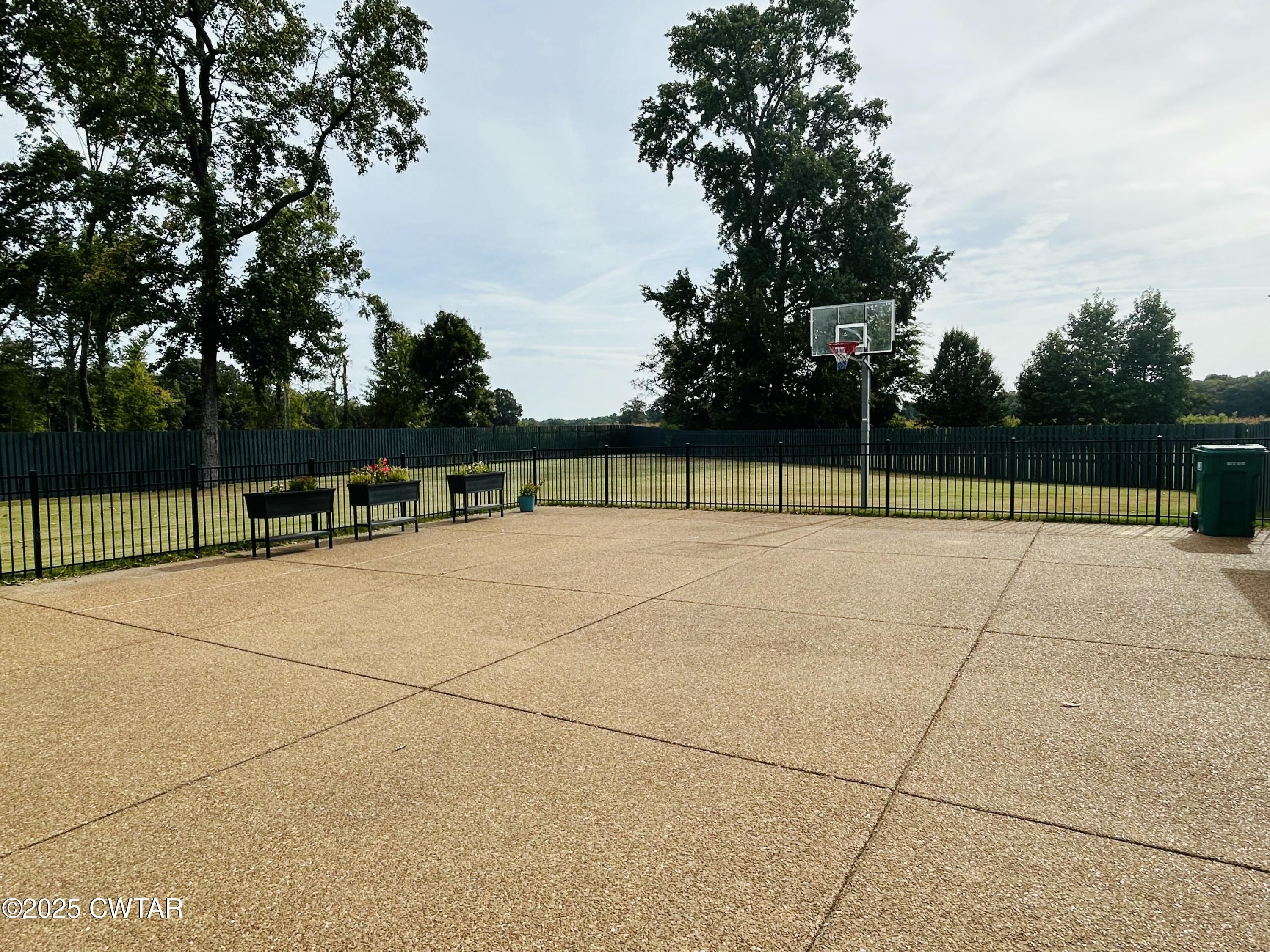 Jackson, Tennessee, 38305, United States, 5 Bedrooms Bedrooms, ,6 BathroomsBathrooms,Residential,Active,1933718