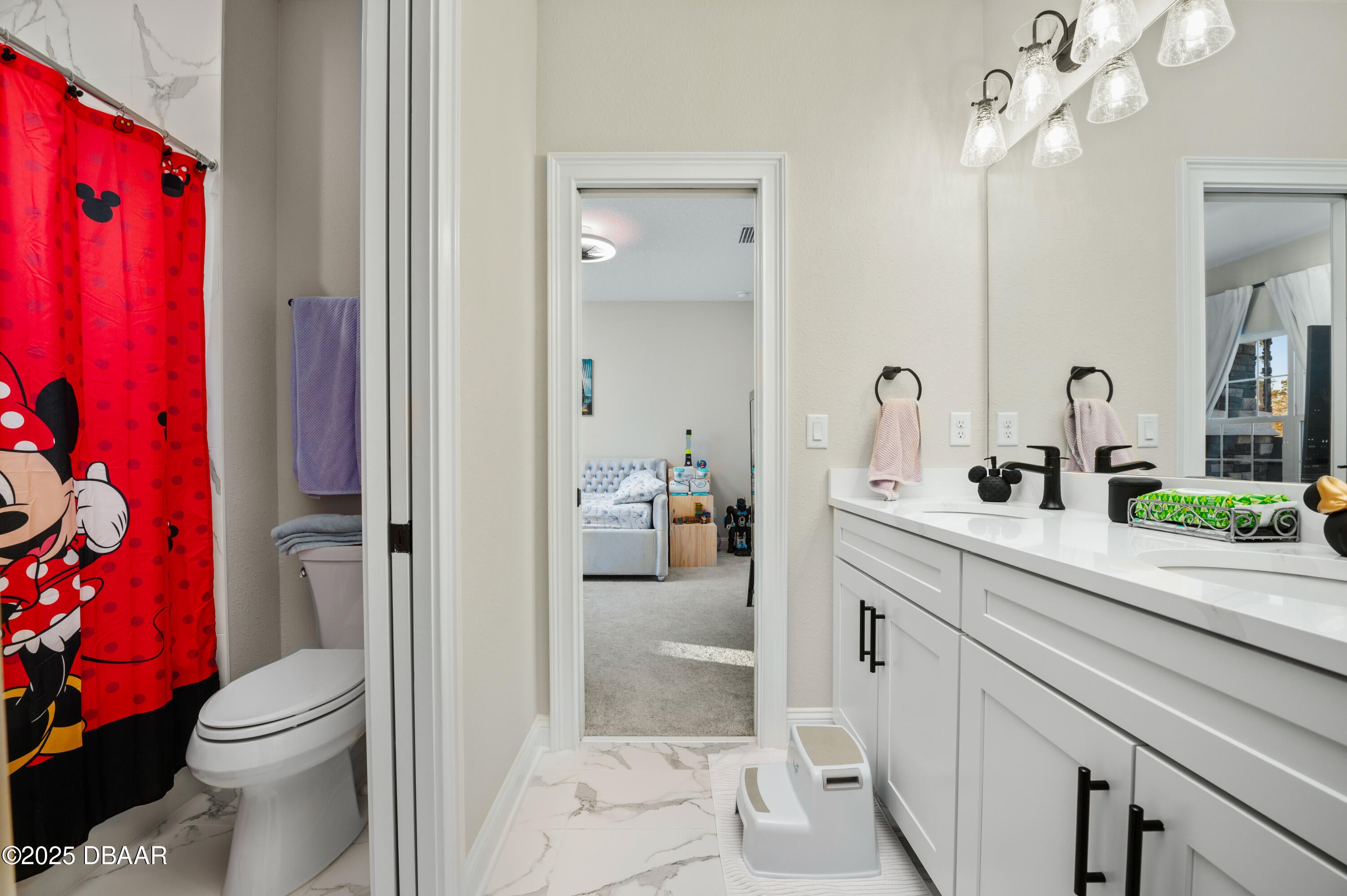 Fernandina Beach, Florida, 32034, United States, 5 Bedrooms Bedrooms, ,4 BathroomsBathrooms,Residential,Active,1920231