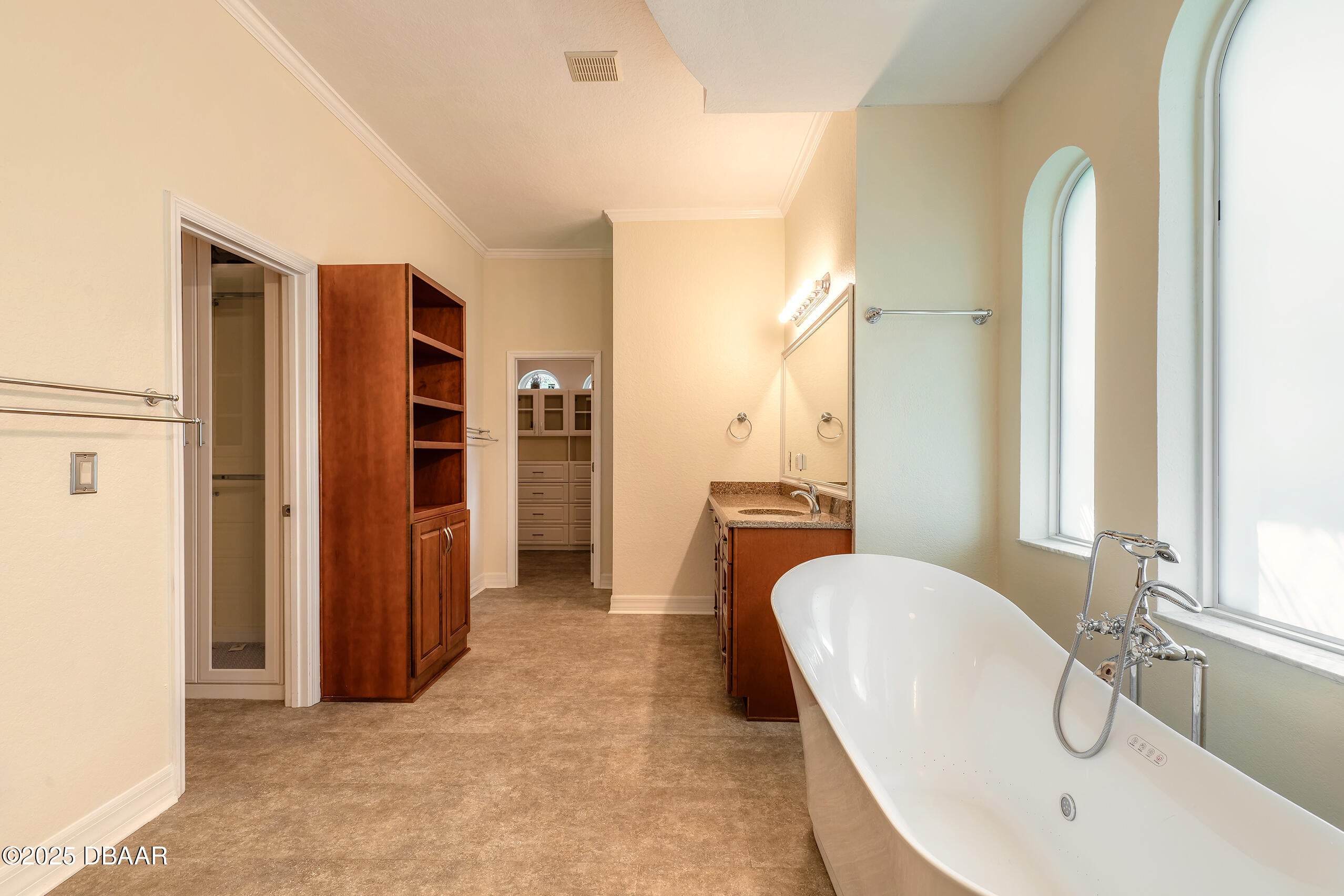 Daytona Beach, Florida, 32124, United States, 5 Bedrooms Bedrooms, ,4 BathroomsBathrooms,Residential,Active,1942402