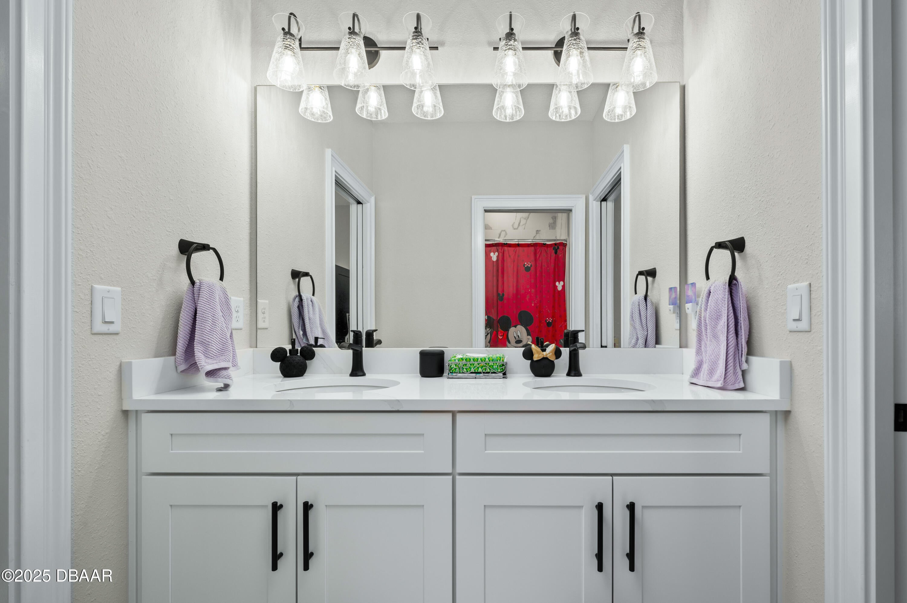 Fernandina Beach, Florida, 32034, United States, 5 Bedrooms Bedrooms, ,4 BathroomsBathrooms,Residential,Active,1920231