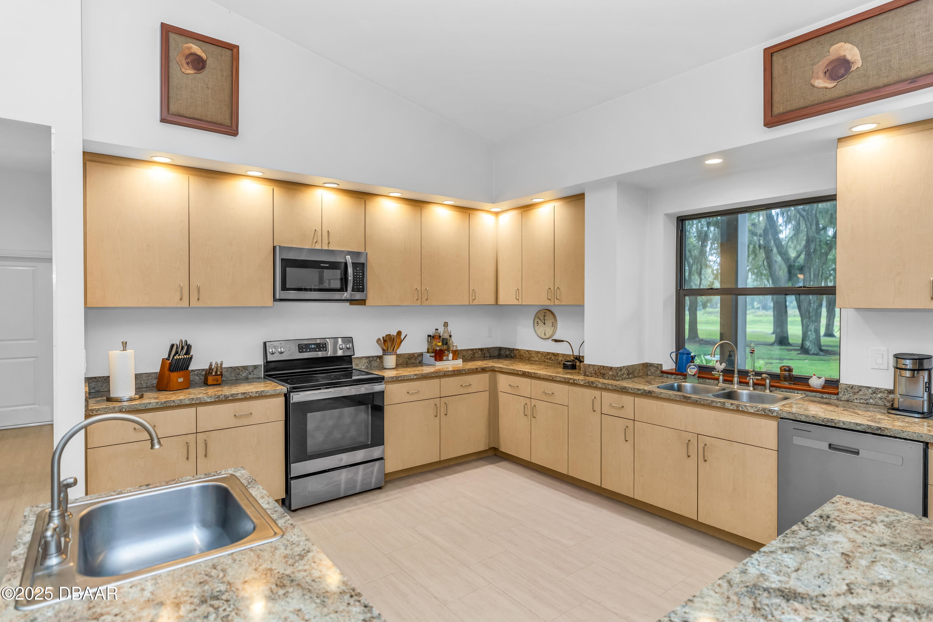 Crystal River, Florida, 34428, United States, 6 Bedrooms Bedrooms, ,5 BathroomsBathrooms,Residential,Active,1942404