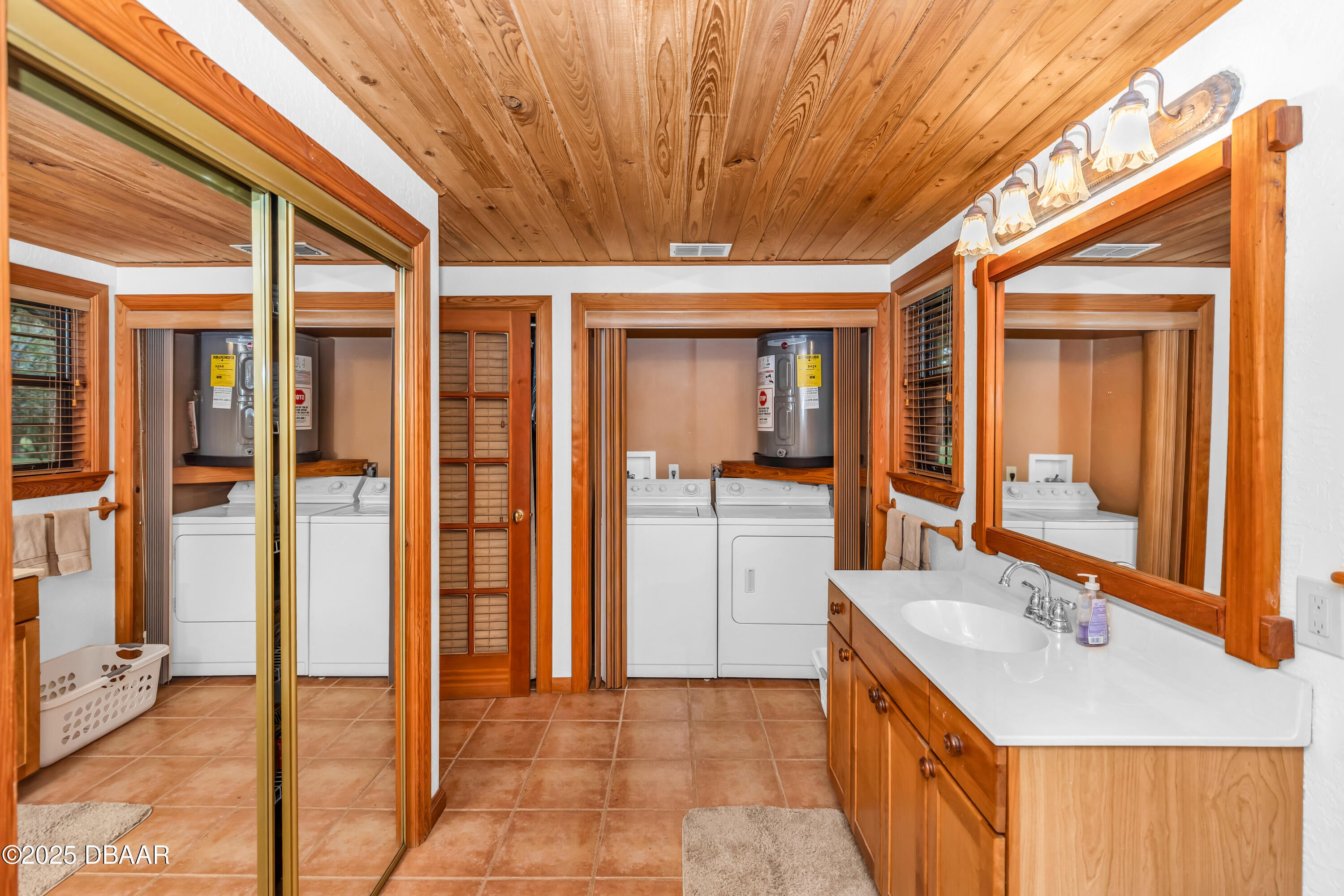 Crystal River, Florida, 34428, United States, 6 Bedrooms Bedrooms, ,5 BathroomsBathrooms,Residential,Active,1942404