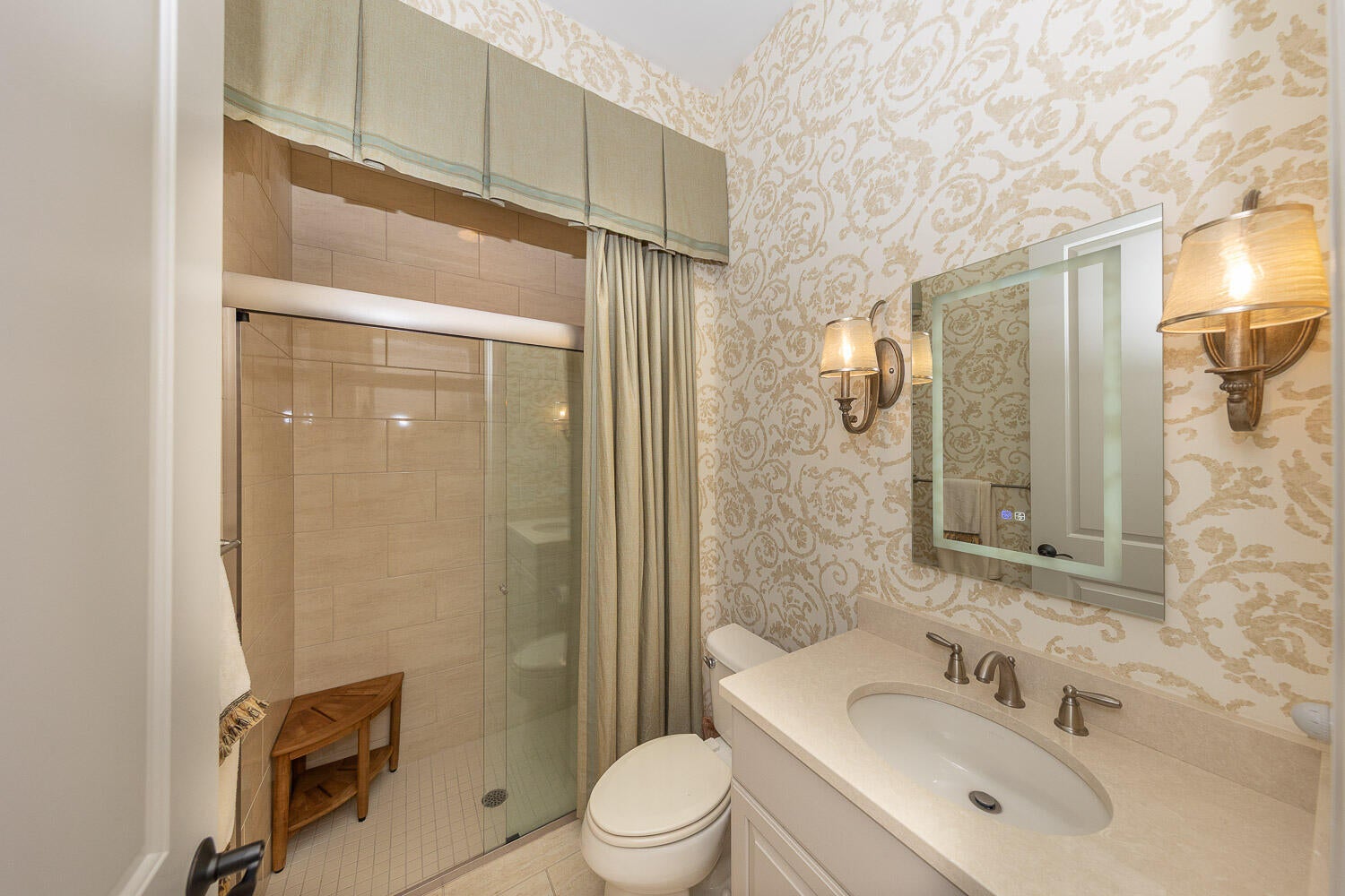 Destin, Florida, 32541, United States, 4 Bedrooms Bedrooms, ,3 BathroomsBathrooms,Residential,Active,1871935