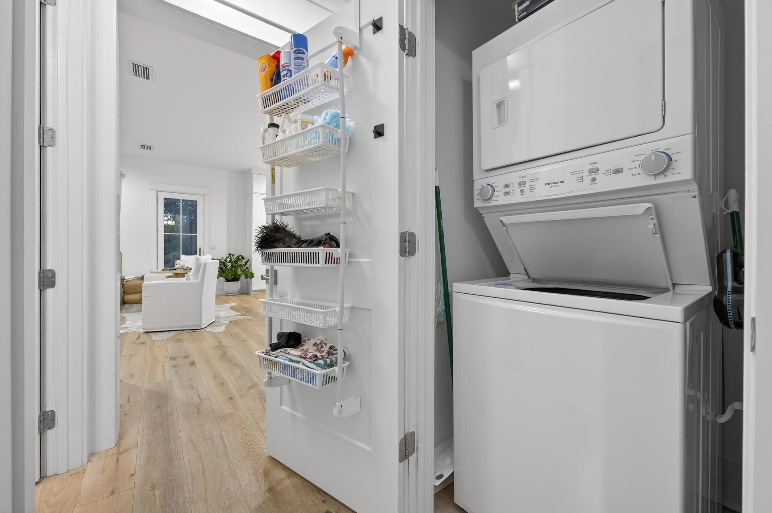 Santa Rosa Beach, Florida, 32459, United States, 3 Bedrooms Bedrooms, ,4 BathroomsBathrooms,Residential,Active,2018189