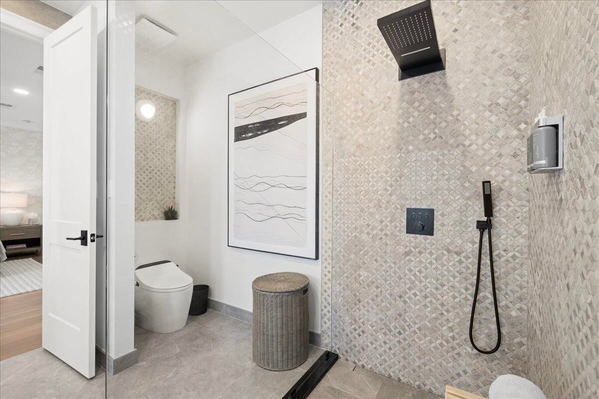 Destin, Florida, 32541, United States, 4 Bedrooms Bedrooms, ,4 BathroomsBathrooms,Residential,Active,1992549