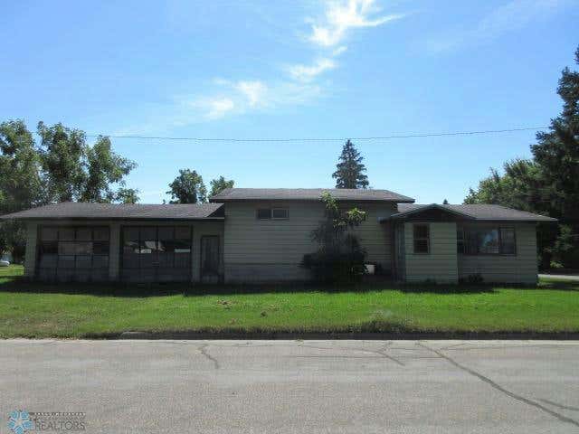 312 3RD ST NW, HANKINSON, ND 58041, photo 1 of 18