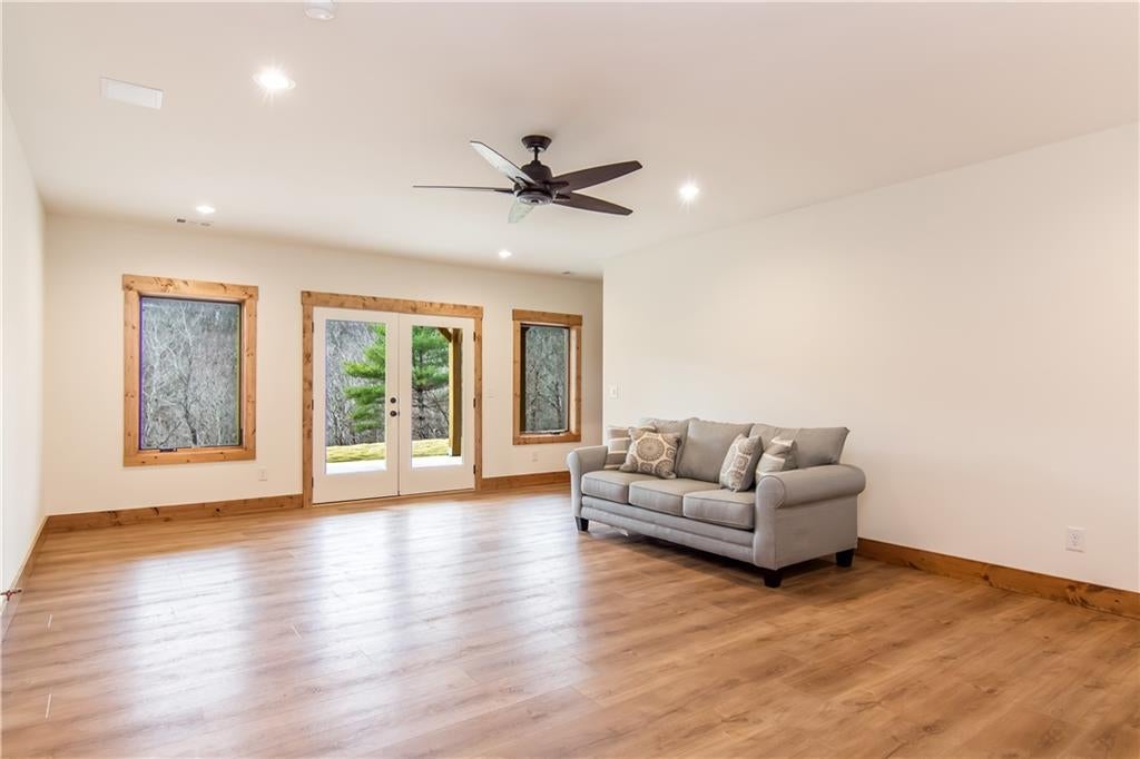 Talking Rock, Georgia, 30175, United States, 4 Bedrooms Bedrooms, ,3 BathroomsBathrooms,Residential,Active,2000221