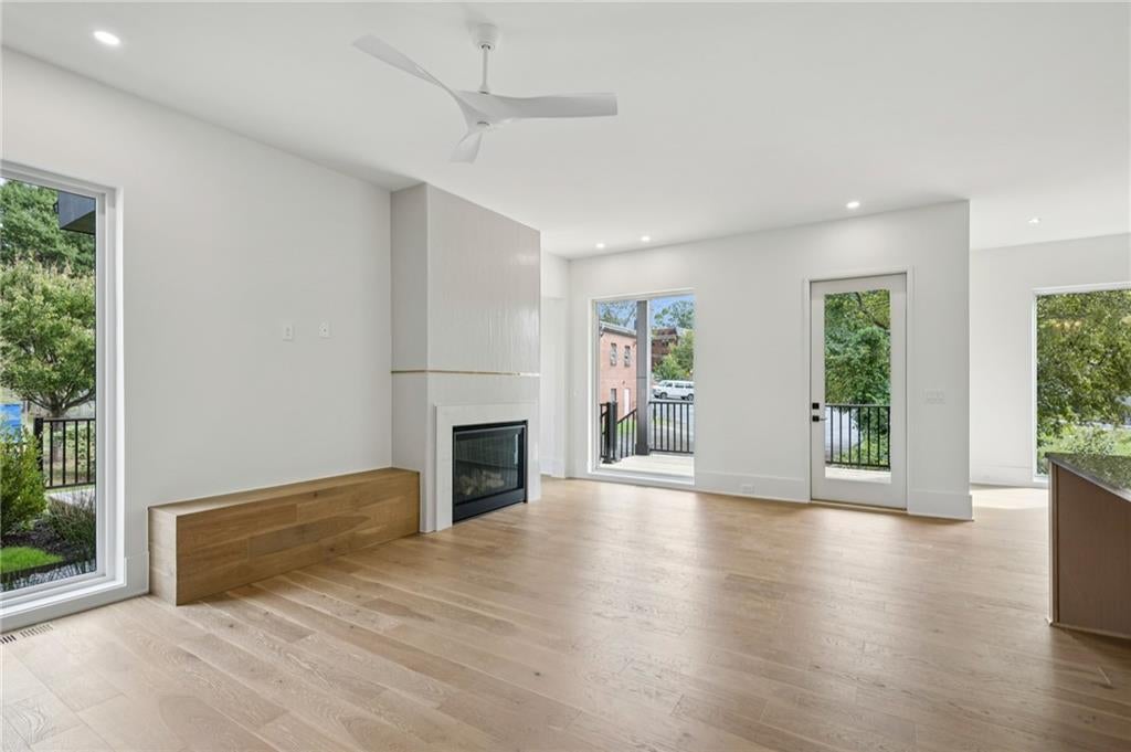 Atlanta, Georgia, 30308, United States, 4 Bedrooms Bedrooms, ,5 BathroomsBathrooms,Residential,Pending,1997548