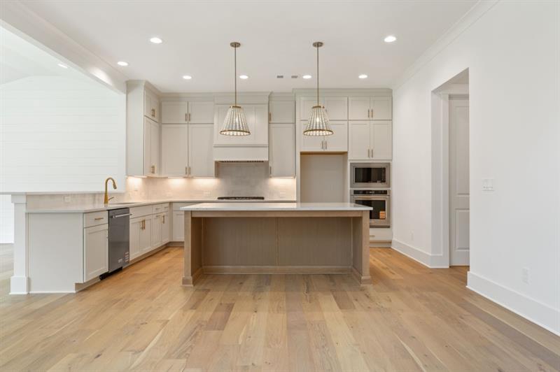 Gainesville, Georgia, 30506, United States, 4 Bedrooms Bedrooms, ,4 BathroomsBathrooms,Residential,Active,1894234