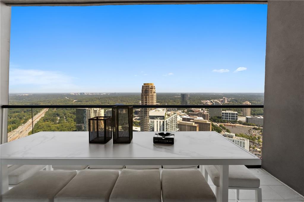 Atlanta, Georgia, 30326, United States, 2 Bedrooms Bedrooms, ,3 BathroomsBathrooms,Residential,Active,1945473