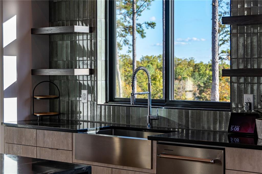 Ellijay, Georgia, 30540, United States, 4 Bedrooms Bedrooms, ,3 BathroomsBathrooms,Residential,Active,1988411