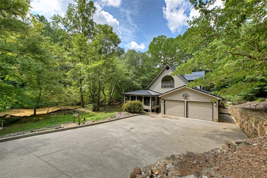 Ellijay, Georgia, 30536, United States, 3 Bedrooms Bedrooms, ,5 BathroomsBathrooms,Residential,Active,1933729