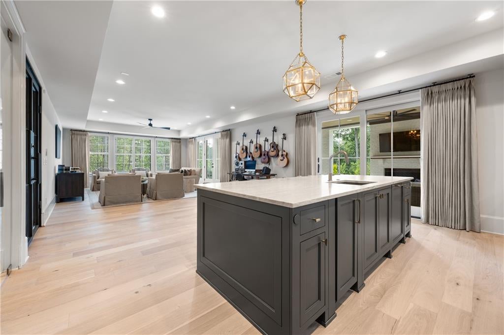 Alpharetta, Georgia, 30004, United States, 6 Bedrooms Bedrooms, ,8 BathroomsBathrooms,Residential,Active,1929413