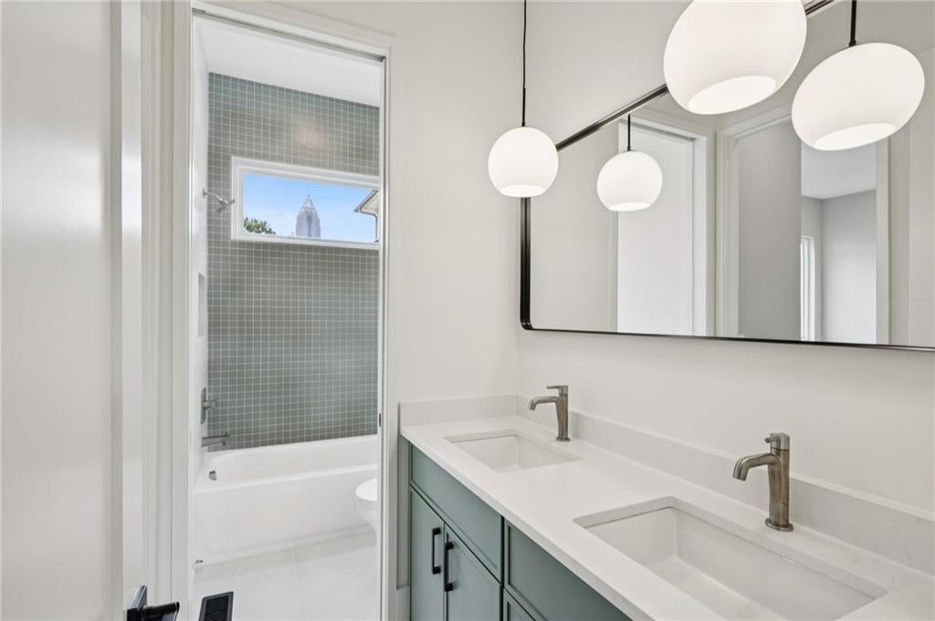 Atlanta, Georgia, 30308, United States, 4 Bedrooms Bedrooms, ,5 BathroomsBathrooms,Residential,Pending,1997548