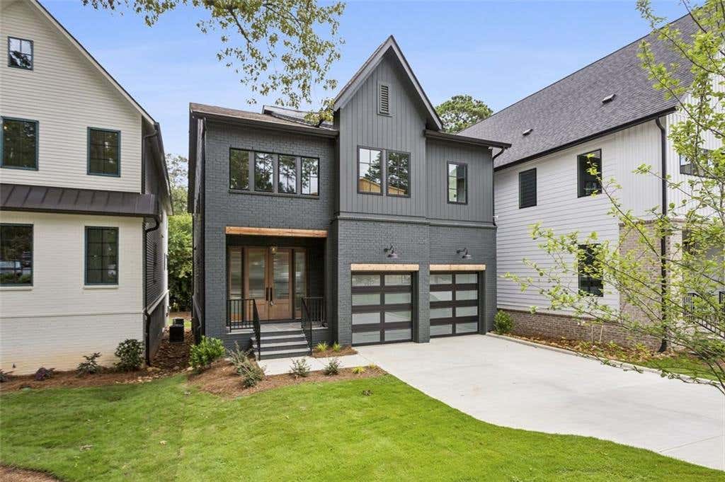 2591 APPLE VALLEY RD NE