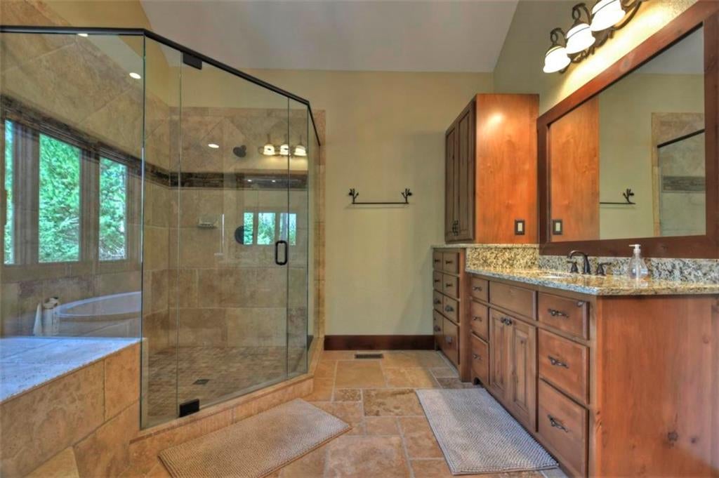 Ellijay, Georgia, 30536, United States, 5 Bedrooms Bedrooms, ,6 BathroomsBathrooms,Residential,Active,1954428