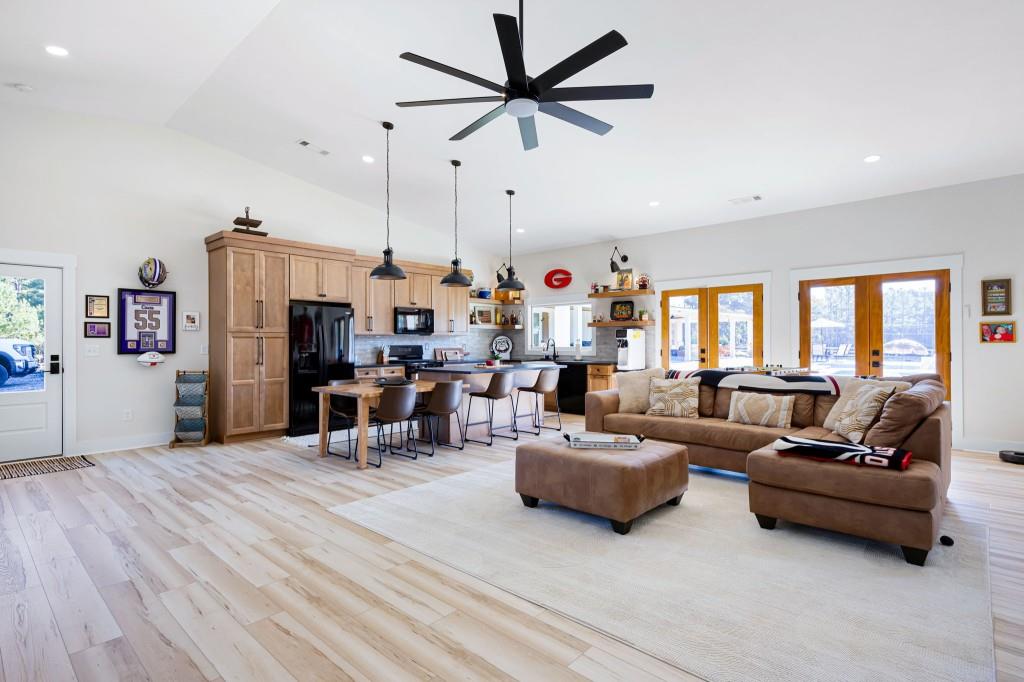 Rydal, Georgia, 30171, United States, 5 Bedrooms Bedrooms, ,5 BathroomsBathrooms,Residential,Active,1987269