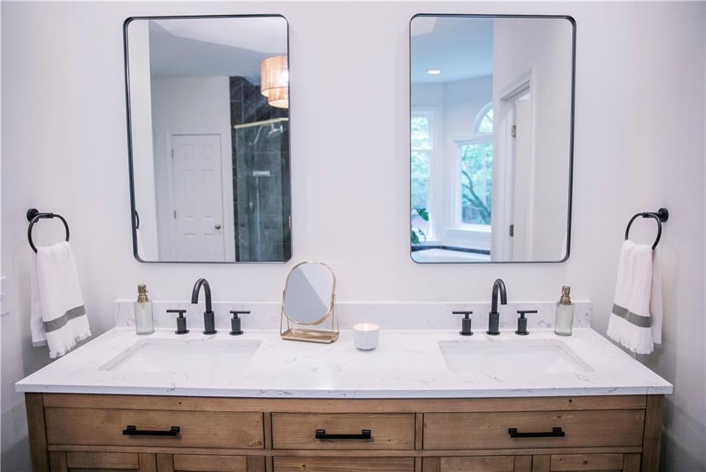 Roswell, Georgia, 30075, United States, 6 Bedrooms Bedrooms, ,6 BathroomsBathrooms,Residential,Active,2015430