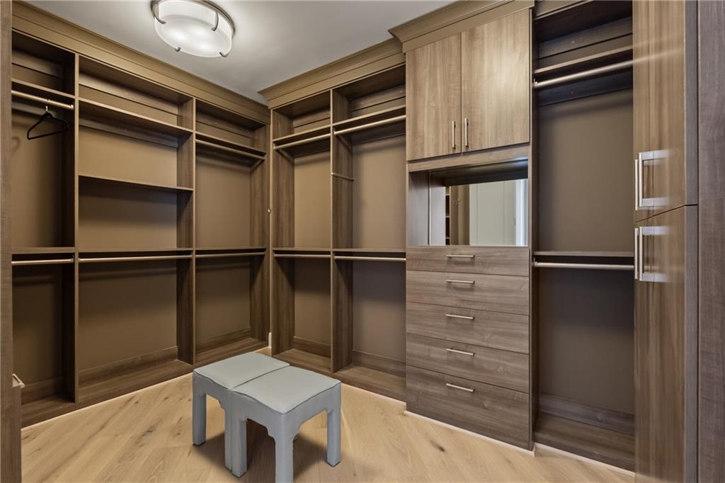 Atlanta, Georgia, 30326, United States, 2 Bedrooms Bedrooms, ,3 BathroomsBathrooms,Residential,Active,1945473