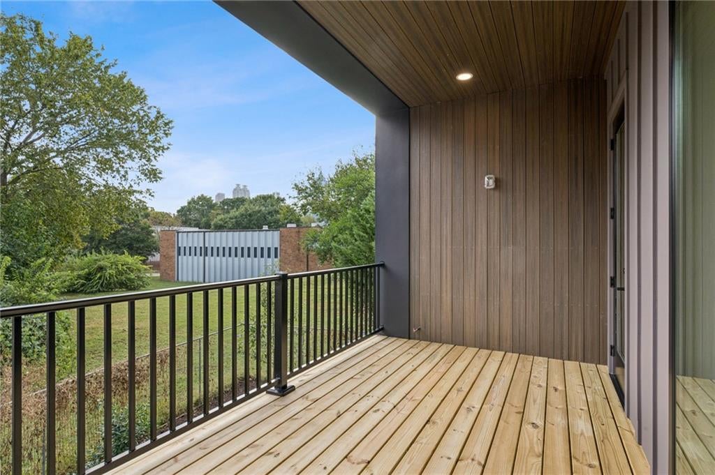 Atlanta, Georgia, 30308, United States, 4 Bedrooms Bedrooms, ,5 BathroomsBathrooms,Residential,Pending,1997548