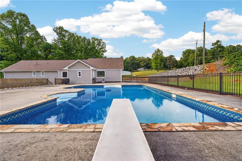 Dahlonega, Georgia, 30533, United States, 5 Bedrooms Bedrooms, ,4 BathroomsBathrooms,Residential,Active,2044539