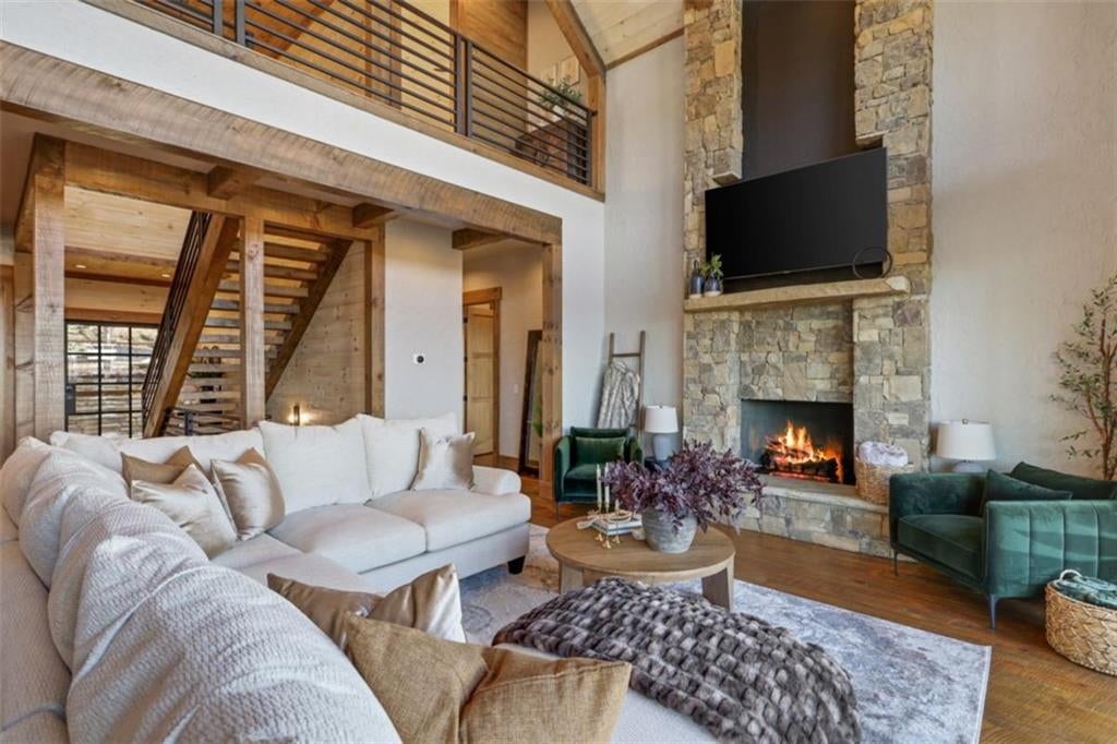 Mineral Bluff, Georgia, 30559, United States, 4 Bedrooms Bedrooms, ,4 BathroomsBathrooms,Residential,Active,2006866