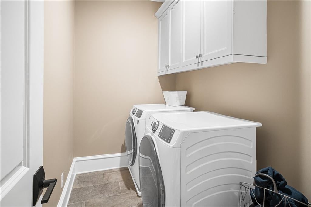 Atlanta, Georgia, 30319, United States, 3 Bedrooms Bedrooms, ,5 BathroomsBathrooms,Residential,Active,1997564