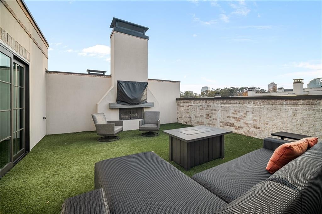 Atlanta, Georgia, 30319, United States, 3 Bedrooms Bedrooms, ,5 BathroomsBathrooms,Residential,Active,1997564