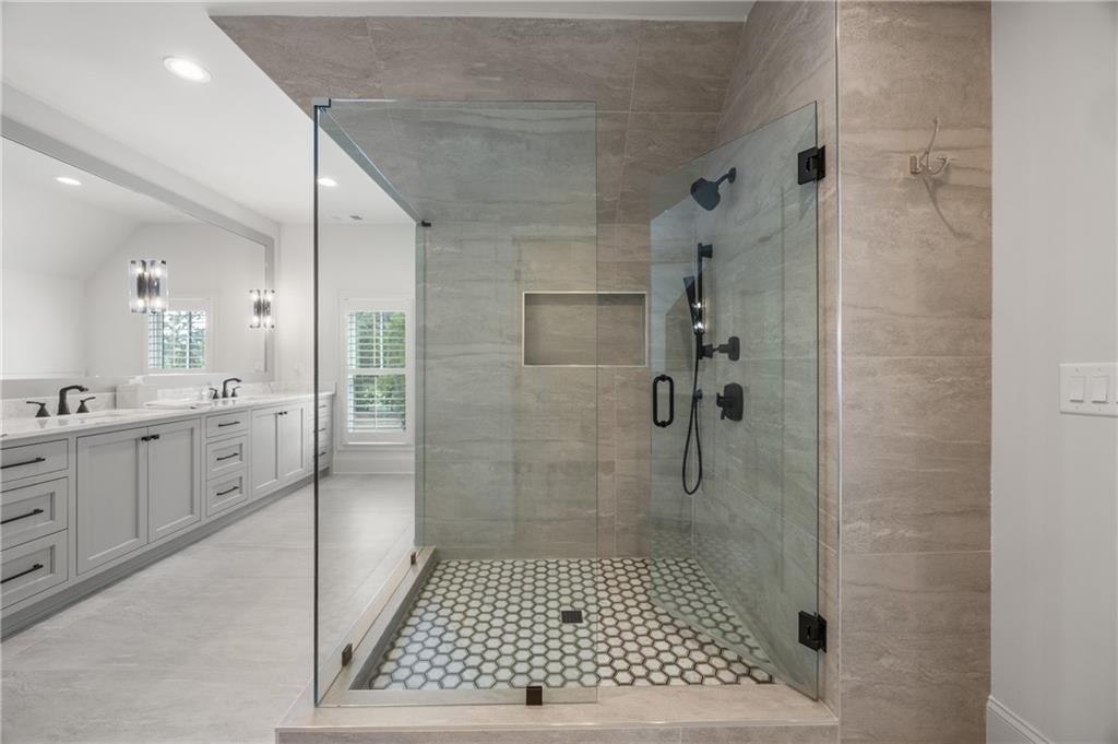 Alpharetta, Georgia, 30004, United States, 6 Bedrooms Bedrooms, ,8 BathroomsBathrooms,Residential,Active,1929413