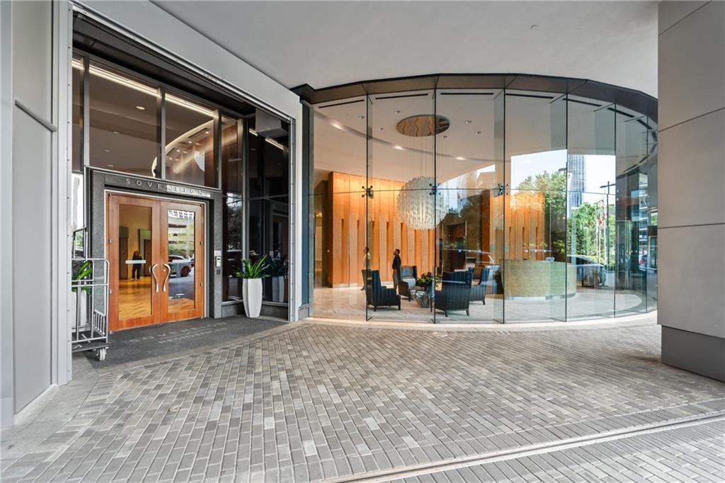 Atlanta, Georgia, 30326, United States, 2 Bedrooms Bedrooms, ,3 BathroomsBathrooms,Residential,Active,1945473