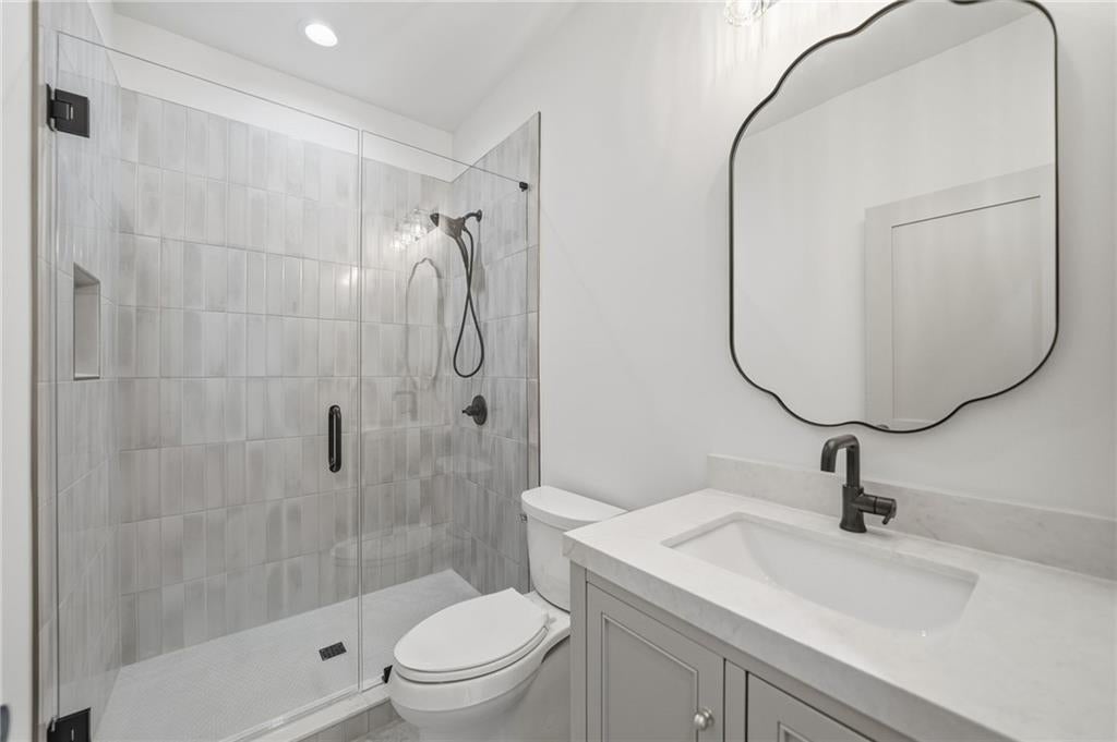 Canton, Georgia, 30115, United States, 5 Bedrooms Bedrooms, ,4 BathroomsBathrooms,Residential,Active,2001340