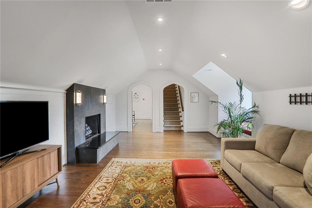 Atlanta, Georgia, 30309, United States, 6 Bedrooms Bedrooms, ,6 BathroomsBathrooms,Residential,Active,1756887