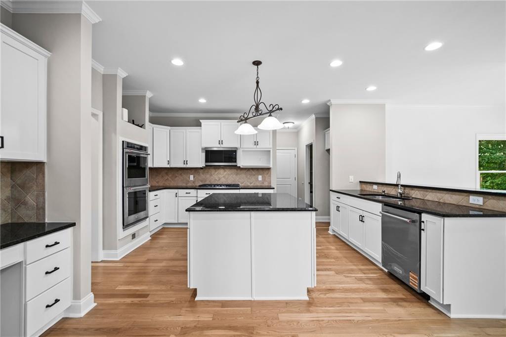 Canton, Georgia, 30115, United States, 6 Bedrooms Bedrooms, ,6 BathroomsBathrooms,Residential,Active,1987231