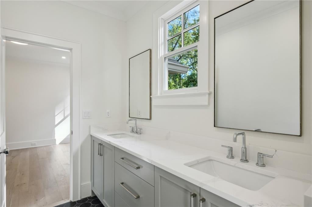 Atlanta, Georgia, 30305, United States, 6 Bedrooms Bedrooms, ,5 BathroomsBathrooms,Residential,Active,1997589