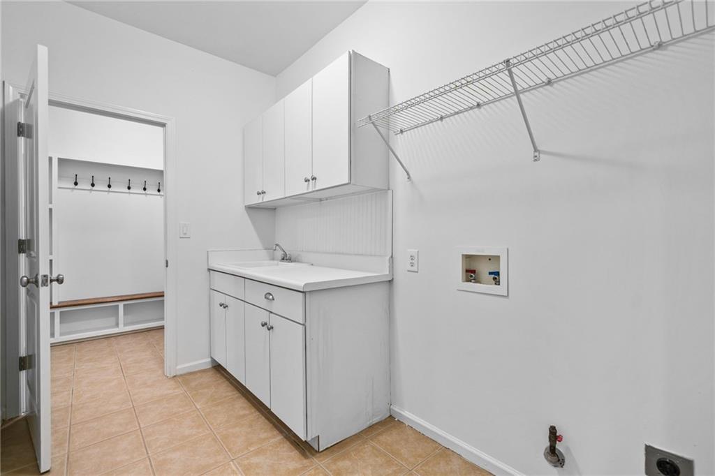 Canton, Georgia, 30115, United States, 6 Bedrooms Bedrooms, ,6 BathroomsBathrooms,Residential,Active,1987231