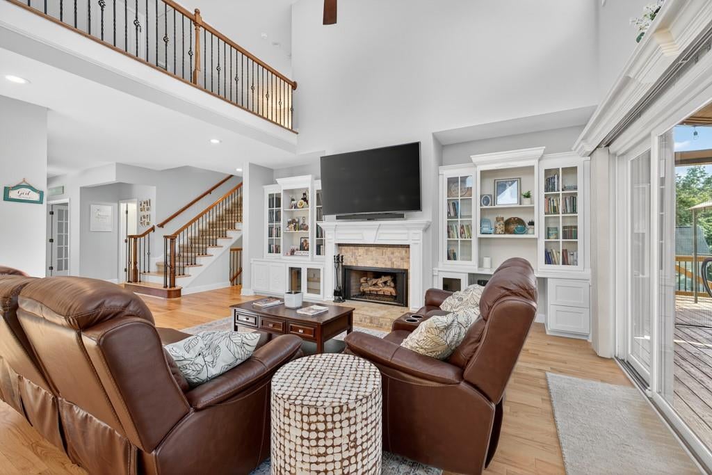 Flowery Branch, Georgia, 30542, United States, 6 Bedrooms Bedrooms, ,6 BathroomsBathrooms,Residential,Active,1897984