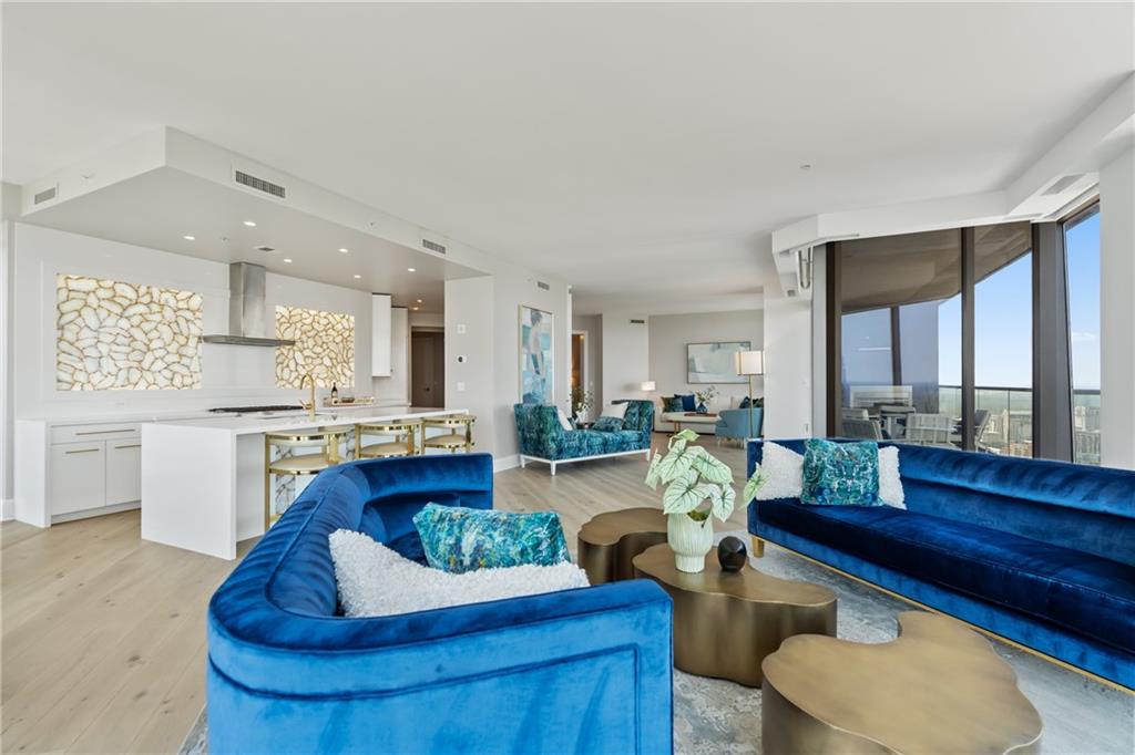 Atlanta, Georgia, 30326, United States, 2 Bedrooms Bedrooms, ,3 BathroomsBathrooms,Residential,Active,1945473