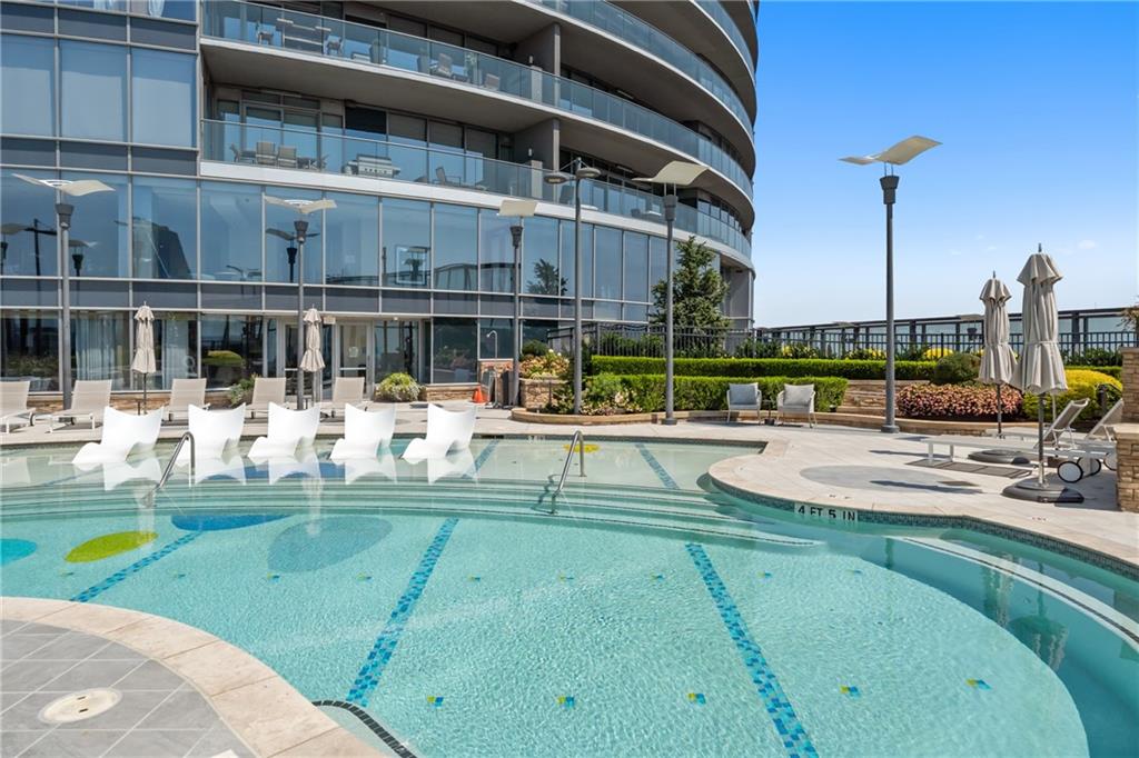 Atlanta, Georgia, 30326, United States, 2 Bedrooms Bedrooms, ,3 BathroomsBathrooms,Residential,Active,1945473