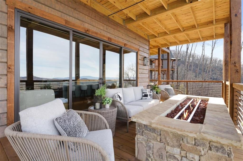 Mineral Bluff, Georgia, 30559, United States, 4 Bedrooms Bedrooms, ,4 BathroomsBathrooms,Residential,Active,2006866