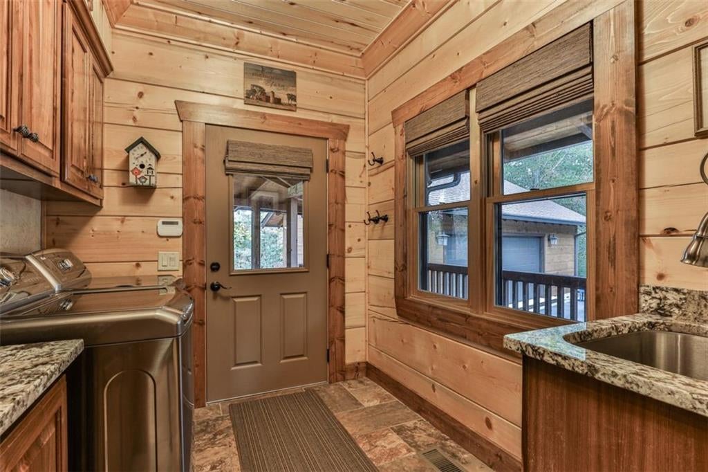 Talking Rock, Georgia, 30175, United States, 5 Bedrooms Bedrooms, ,5 BathroomsBathrooms,Residential,Active,1953388