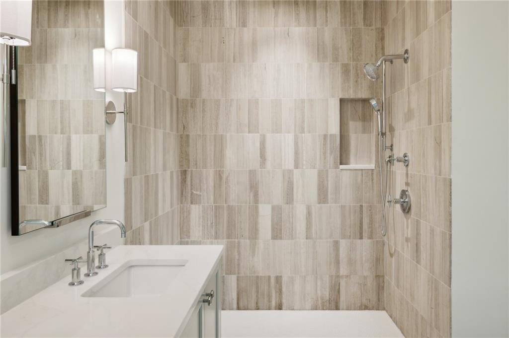 Atlanta, Georgia, 30305, United States, 6 Bedrooms Bedrooms, ,5 BathroomsBathrooms,Residential,Active,1997589