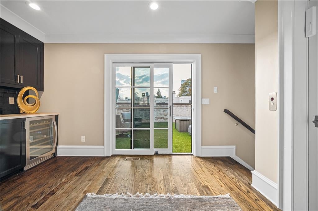 Atlanta, Georgia, 30319, United States, 3 Bedrooms Bedrooms, ,5 BathroomsBathrooms,Residential,Active,1997564